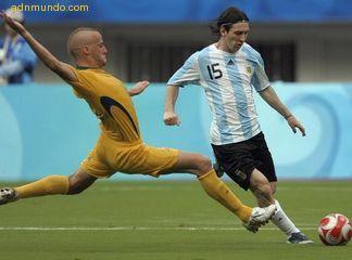 Foto Juan Roman Riquelme Argentina Pasa De Ronda Con Poco