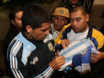 Foto Juan Roman Riquelme Y Compania Llegaron A Los Angeles
