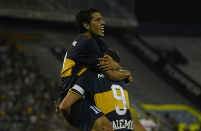 Foto Juan Roman Riquelme celebrando gol con Palermo