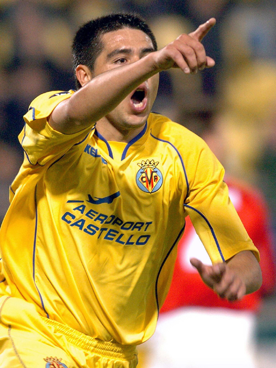 Foto Juan Roman Riquelme celebrando gol Villarreal en Champions