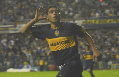 Foto Juan Roman Riquelme con Boca Juniors celebrando gol