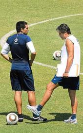 Para Alves, tener a Riquelme es 'garant�a de buen juego'