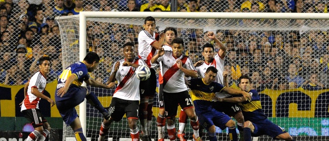 Riquelme con Boca Juniors jugando contra River Plate