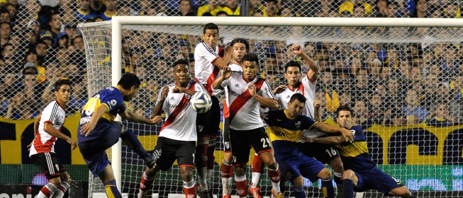 Riquelme con Boca Juniors jugando contra River Plate