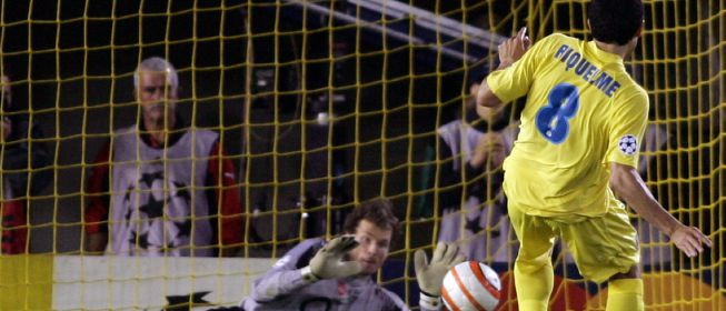 Riquelme errando penal ante Arsenal en Champions Riquelme errando penal ante Arsenal en Champions