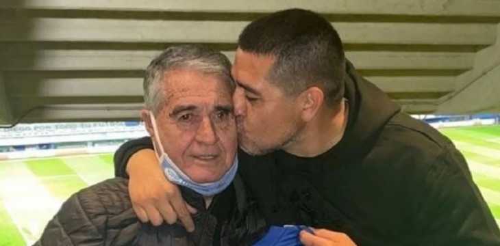 Ángel Clemente Rojas y un detalle de su charla íntima con Riquelme