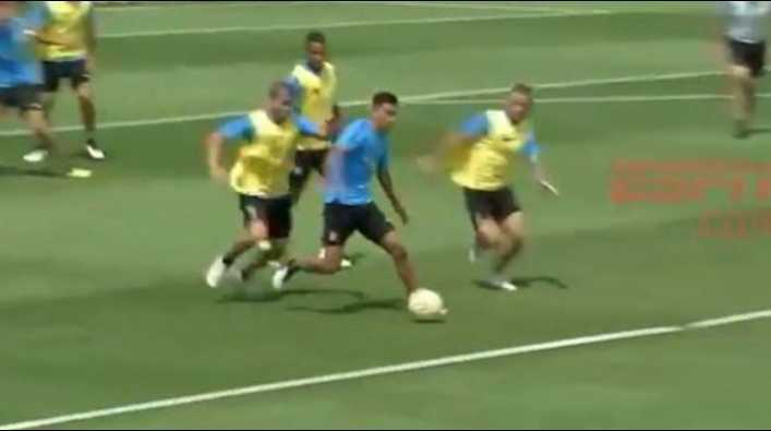 A Bebelo Reynoso casi lo rompen durante el entrenamiento de Boca