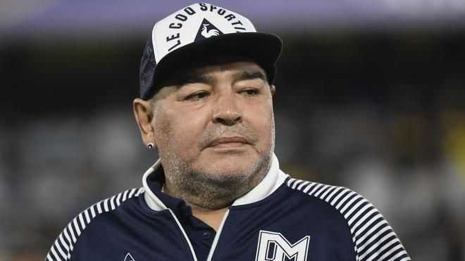 A Maradona le abandonaron y por eso se murió