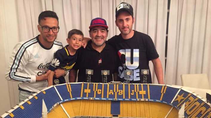 A Maradona lo sorprendieron con un regalo especial: la Bombonera