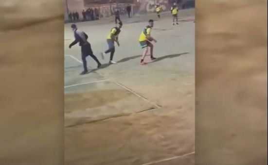 A Tévez le tiraron un caño en Fuerte Apache y no le gustó nada