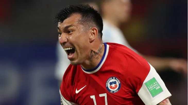 Acuerdo de palabra entre Gary Medel y Juan Román Riquelme para que sea refuerzo de Boca