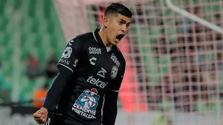 Adonis Frías, el otro defensor central que es del gusto de Riquelme para Boca