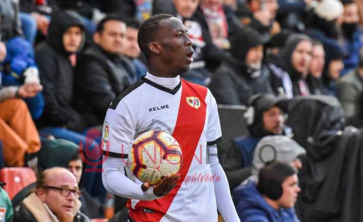 Aficionados de Boca reclaman el fichaje de Luis Advíncula