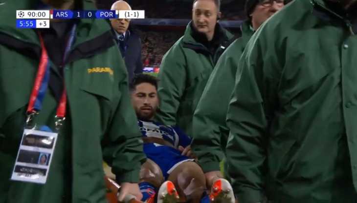 Alan Varela salió en camilla durante la victoria de Arsenal sobre Porto, por Champions League