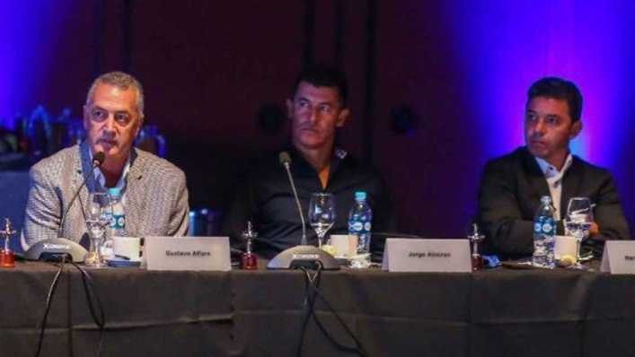 Alfaro defendió a Gallardo ante la Conmebol