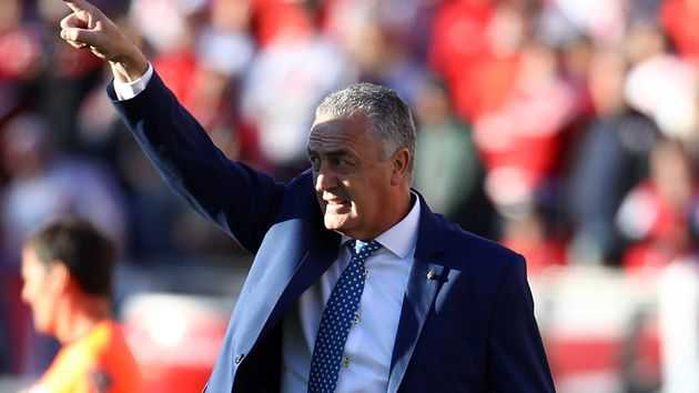 Alfaro explicó por qué decidió no poner a Tevez