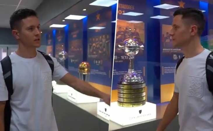 Ander Herrera pasó por la vitrina de Boca y se frenó ante un trofeo: 