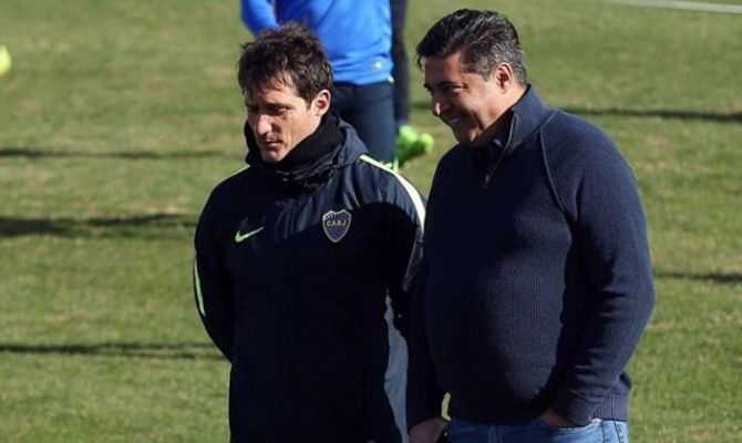 Angelici va por dos refuerzos que calmen a los hinchas