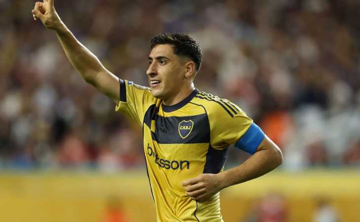 Apareció una bandera para Miguel Merentiel en la puerta de Boca Predio, tras la polémica con Russo