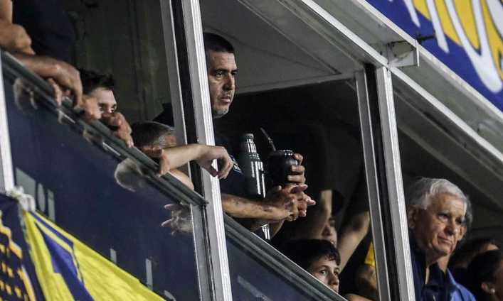 ¿Apuesta a futuro? El llamado de Riquelme para reforzar el lateral izquierdo