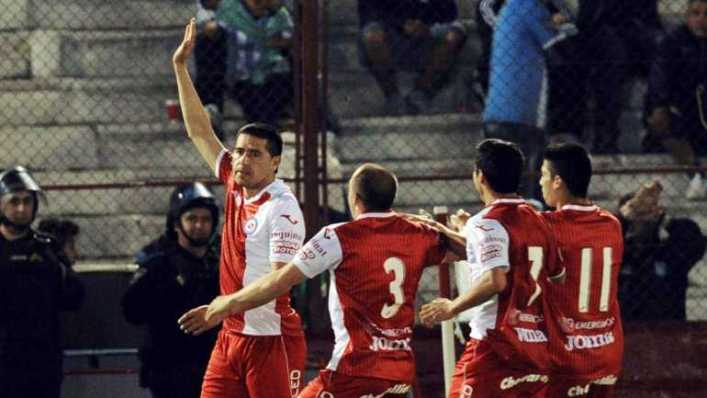 Con Riquelme, Argentinos busca un triunfo que lo acerque a Primera