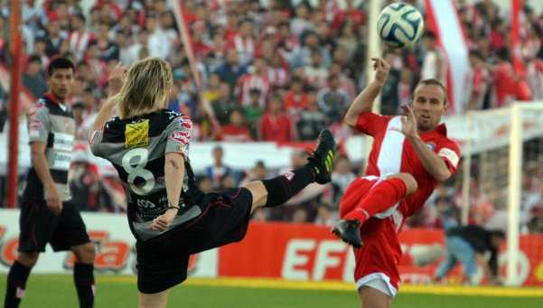 Argentinos, sin Riquelme, iguala en Córdoba con Instituto