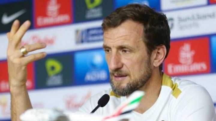 Arruabarrena: No me sorprende que Riquelme esté donde está, entiende mucho de futbol