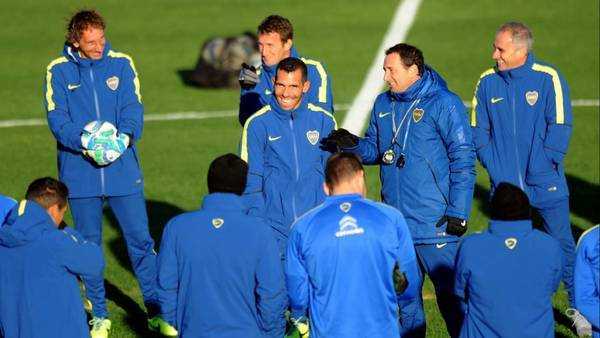Arruabarrena ya tiene a los once y definió el lugar para Tevez