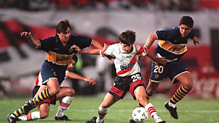 Así formaba Boca Juniors el día que debutó Juan Román Riquelme, hoy hace 25 años