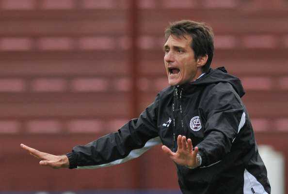 Barros Schelotto será homenajeado por la dirigencia de Lanús