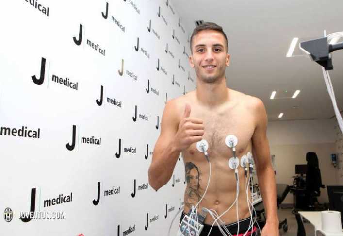 Bentancur ya se prueba la camiseta de la Juventus