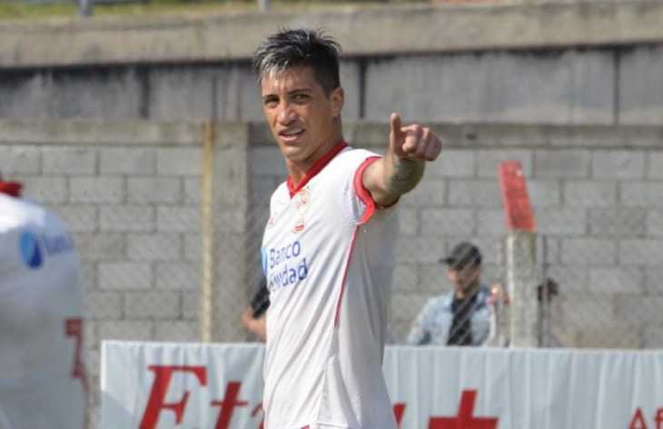 Boca busca un defensor y avanza por Merolla