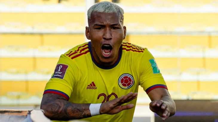 Boca Juniors, entre Roger Martínez y un futbolista de la selección paraguaya