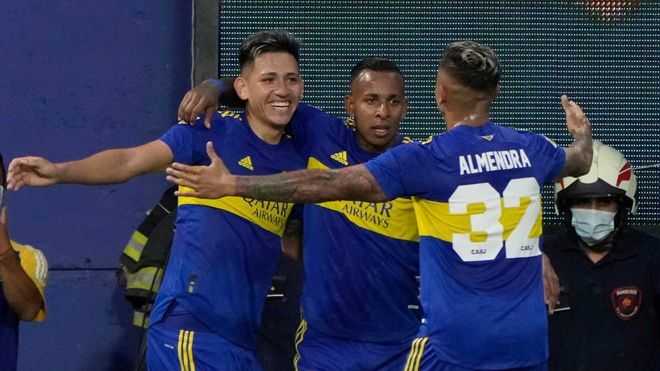 Boca Juniors vence a Sarmiento y se acerca a la Libertadores