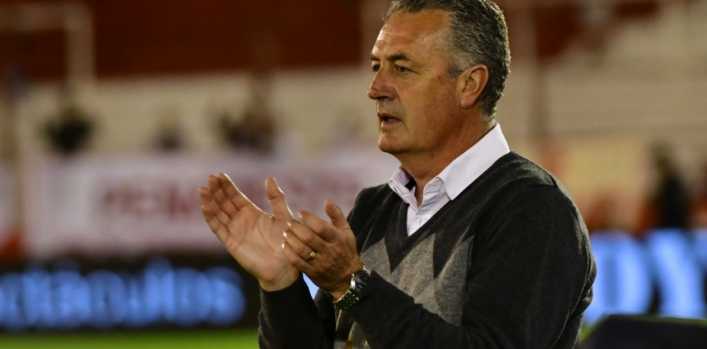 Boca piensa en un viejo conocido de Alfaro para la defensa