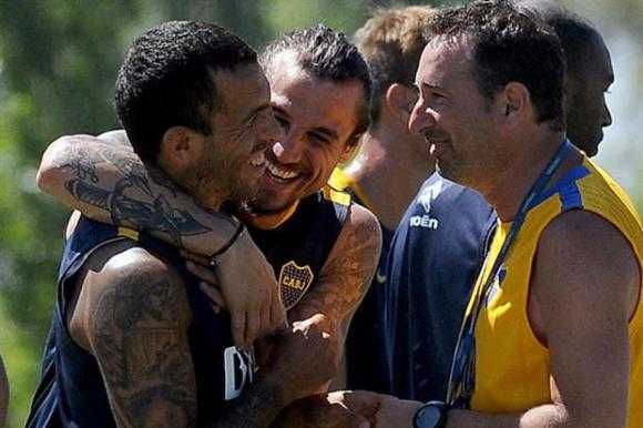 Boca probó a Tevez y Osvaldo en el ataque para jugar en San Juan