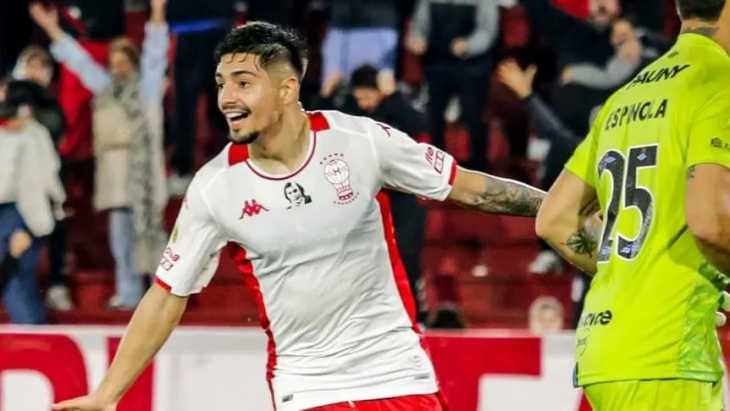 Boca sondeó a Williams Alarcón, volante de Huracán