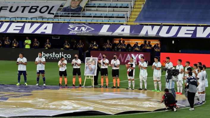 Boca y Newells rinden un gran homenaje a Maradona en La Bombonera