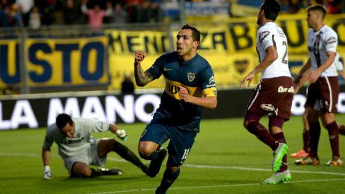 VIDEO: La brutal patada que por poco no lesionó a Carlos Tevez