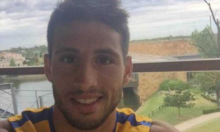 Calleri reaccionó con una selfie contra un hincha en Twitter