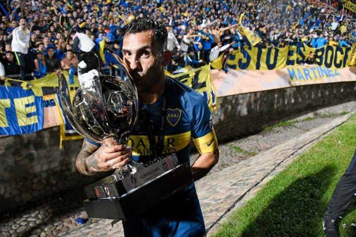 Carlitos Tévez, entre los argentinos con más títulos