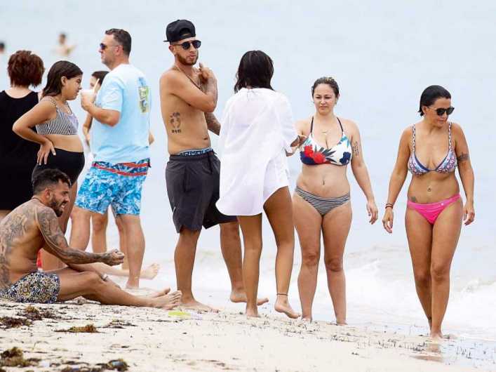 Carlos Tevez en Miami: playa y relax en familia