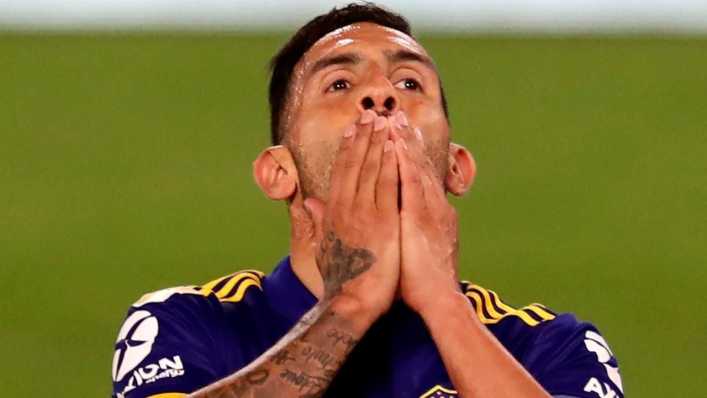 Carlos Tévez se encerró horas en habitación de hotel tras enterarse de muerte de Maradona