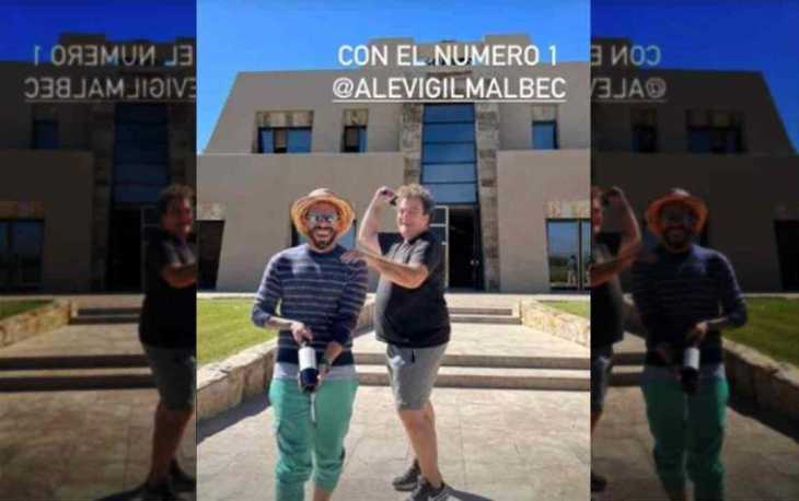 Carlos Tevez se pasea con un colorido look: a dónde está y por qué