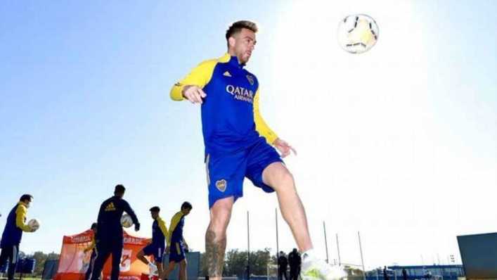 Carlos Tevez y Julio Buffarini entrenaron a la par de sus compañeros en Boca