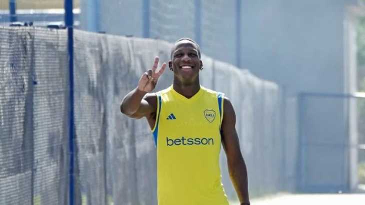 Cómo está Luis Advíncula en Boca a una semana del partido ante Independiente del Valle