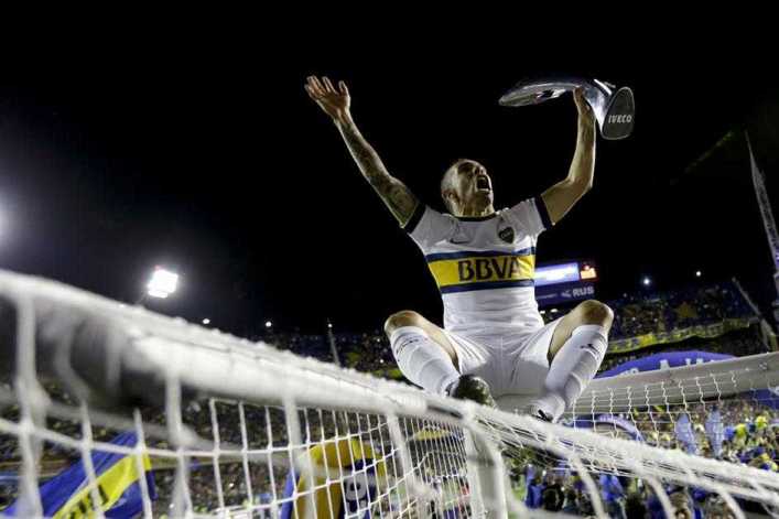 Cómo quedó Carlos Tevez en la tabla de jugadores argentinos con más títulos