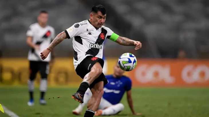 ¿Coqueteó con Boca? Gary Medel habló de Riquelme y Diego Martínez