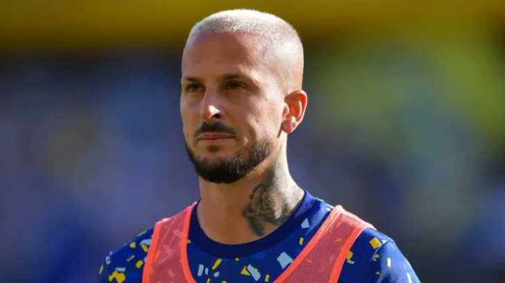 Darío Benedetto mandó a hacer un mate con una rara frase en medio de una posible salida de Boca