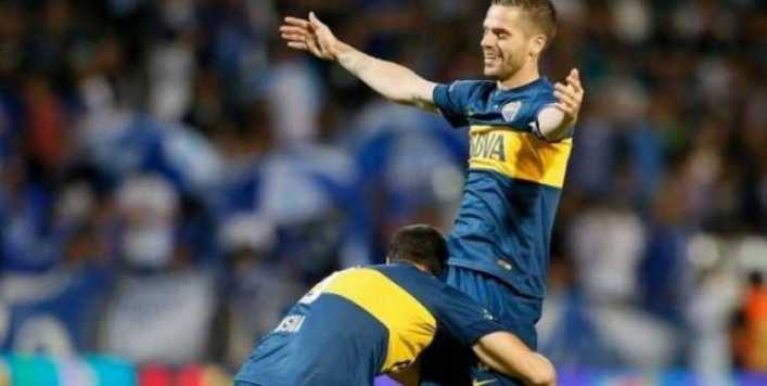 ¿De qué color fue la primer camiseta de Boca?